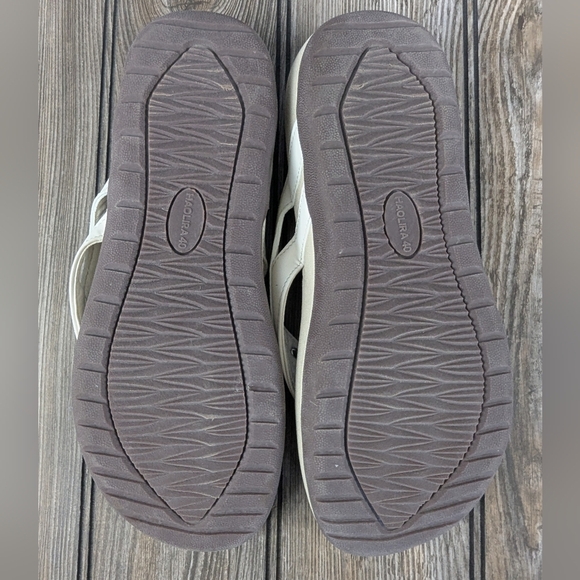 Haolira Size 40 Cream Flip Flops With Studs - Picture 12 of 13